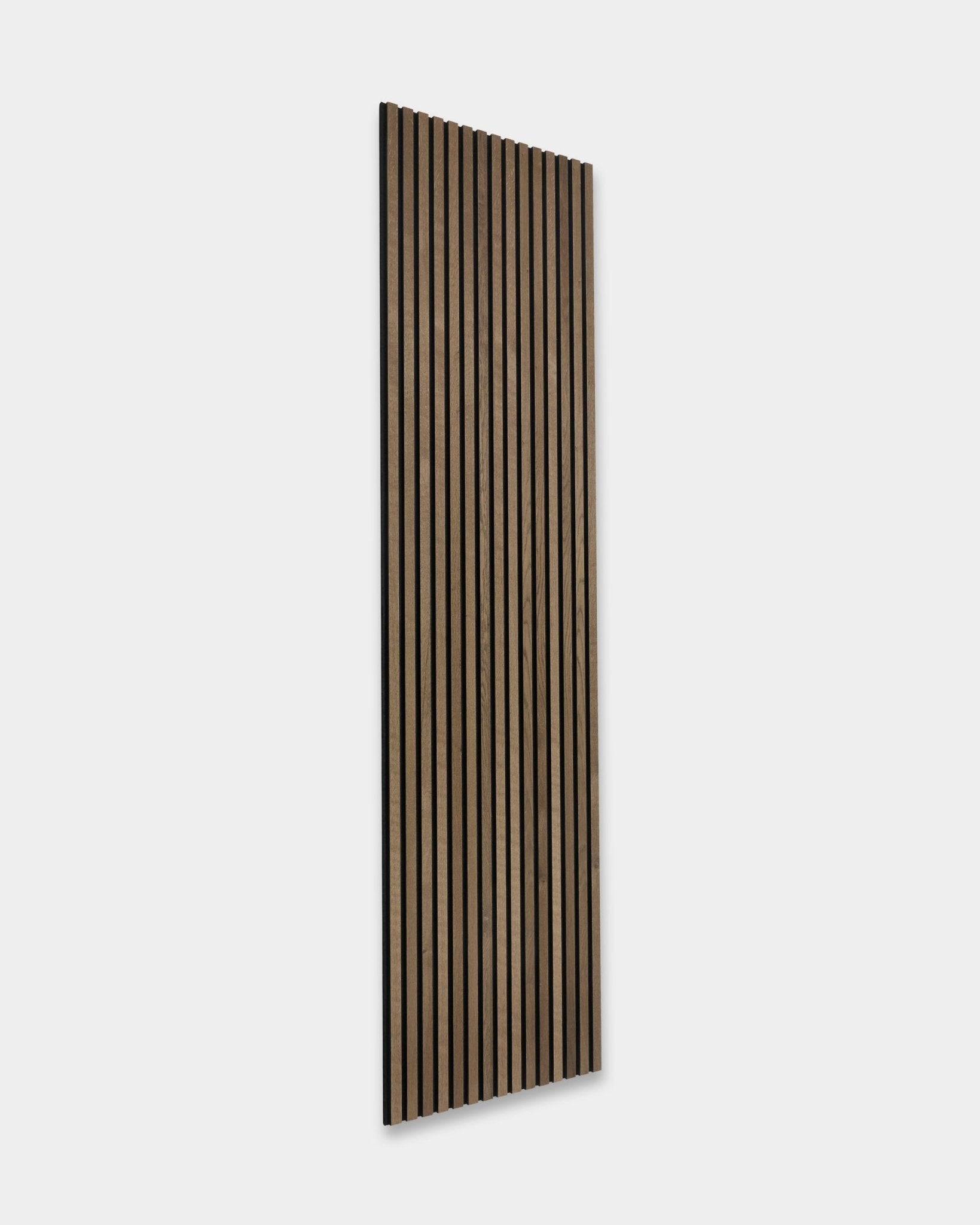 WoodUpp Rustic Akupanel Akoestisch paneel in Grey Oak, in Scandinavische stijl, met gelijkmatig verdeelde vertical latten, formaat 240 x 60 cm.