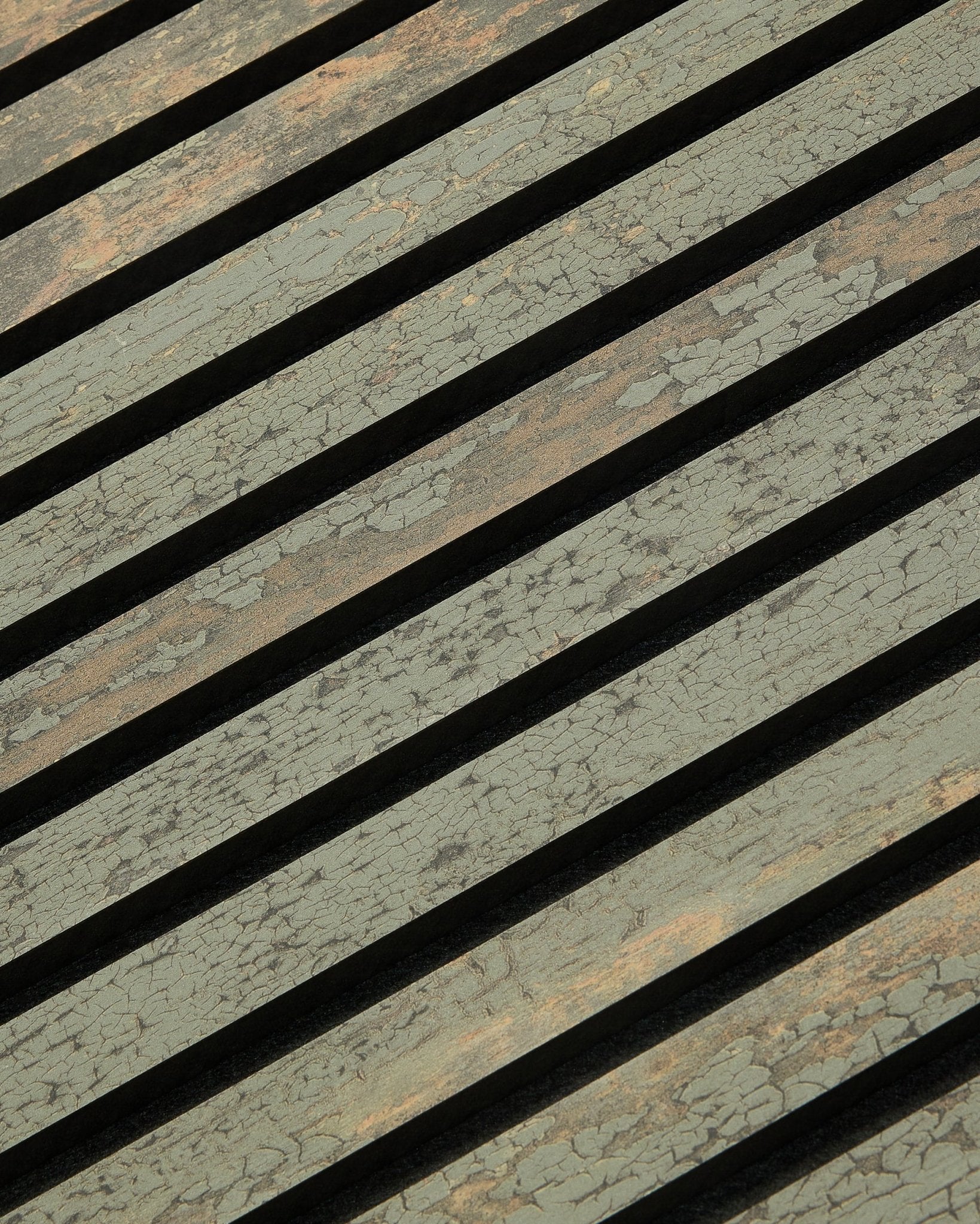 WoodUpp Akupanel in Oxide Grey (240 x 60 cm), een modern Noordisch Akoestisch paneel met latten, zorgt voor textuur en geluidsabsorptie op binnenmuren.