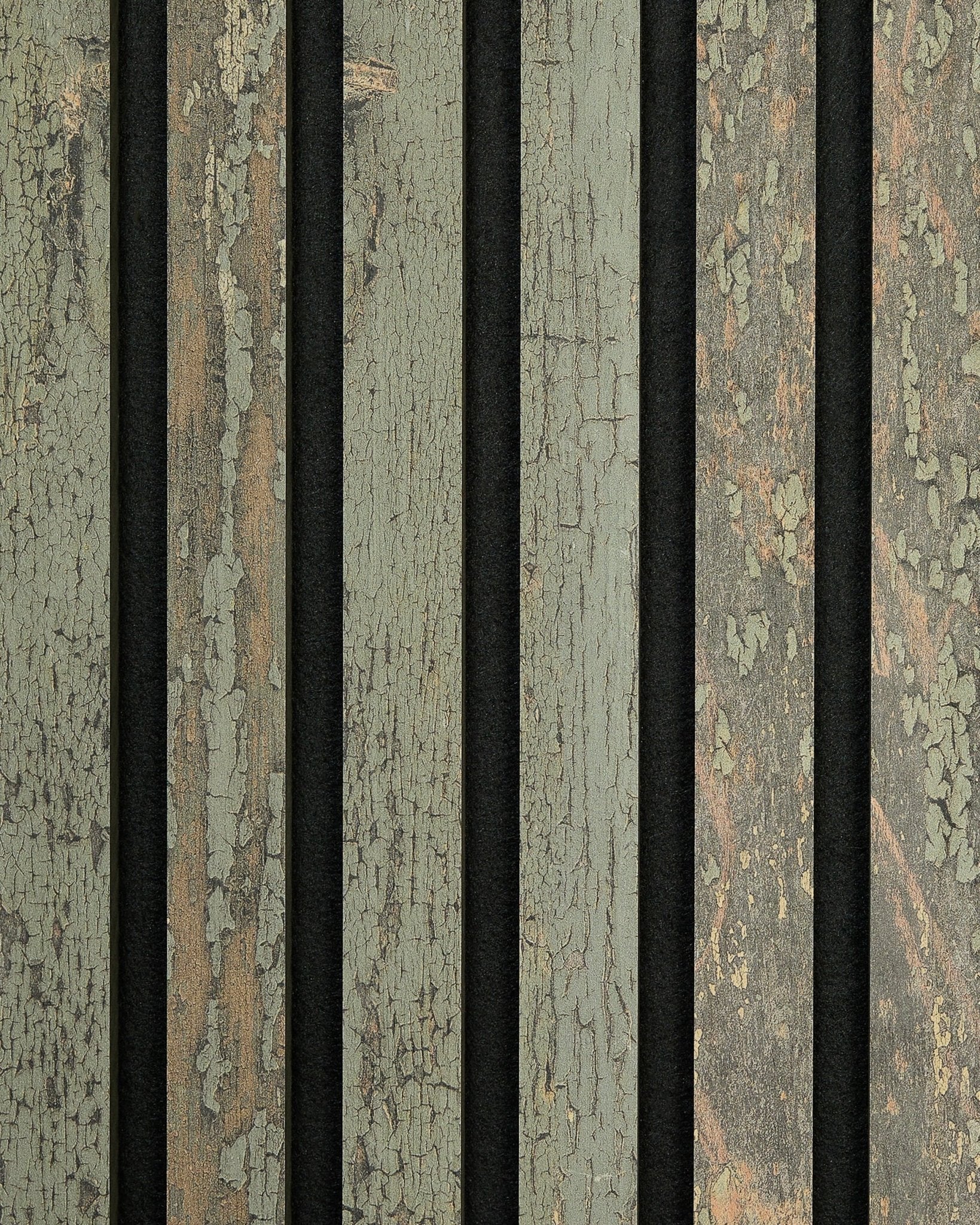 Close-up van Akupanel Rebel sample in Grey Oxide van WoodUpp, met vertical akoestische houten panelen met een rustieke, verweerde textuur en een afbladderende grey afwerking.