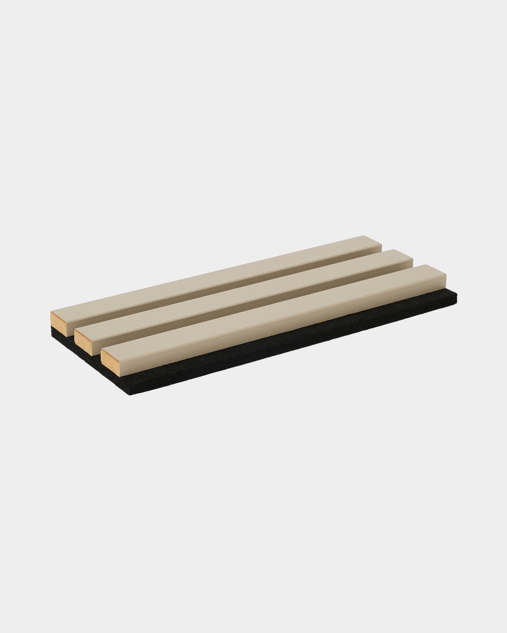 De Hue | Sample / Stone van WoodUpp heeft drie beige houten latten op een vlakke basis van black, afgebeeld tegen een witte achtergrond.