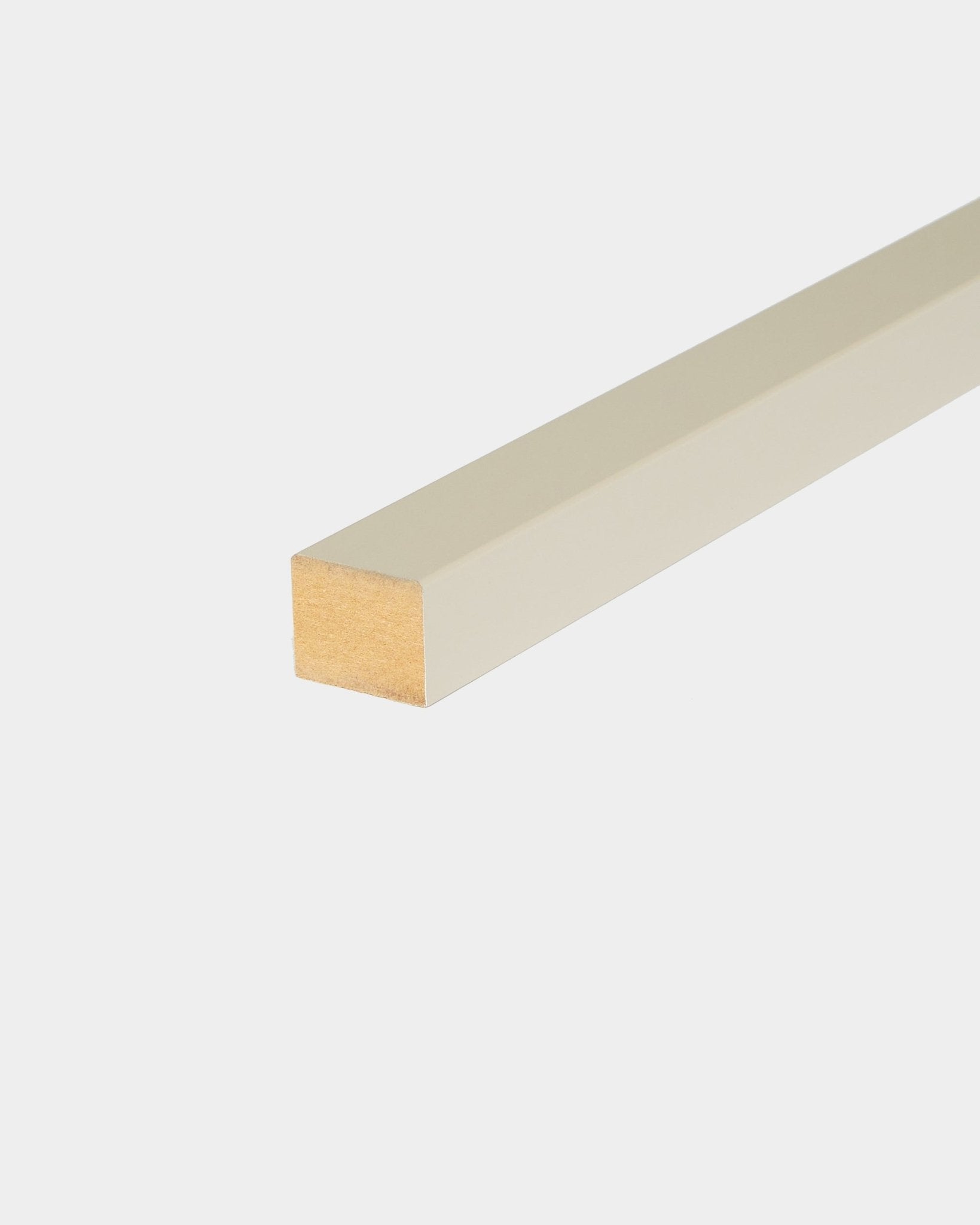 WoodUpp eindlamel in Stone-afwerking, 2,2 cm, Akoestisch paneel accessoire voor MDF-frame- of paneelwanden, weergegeven op een effen witte achtergrond.