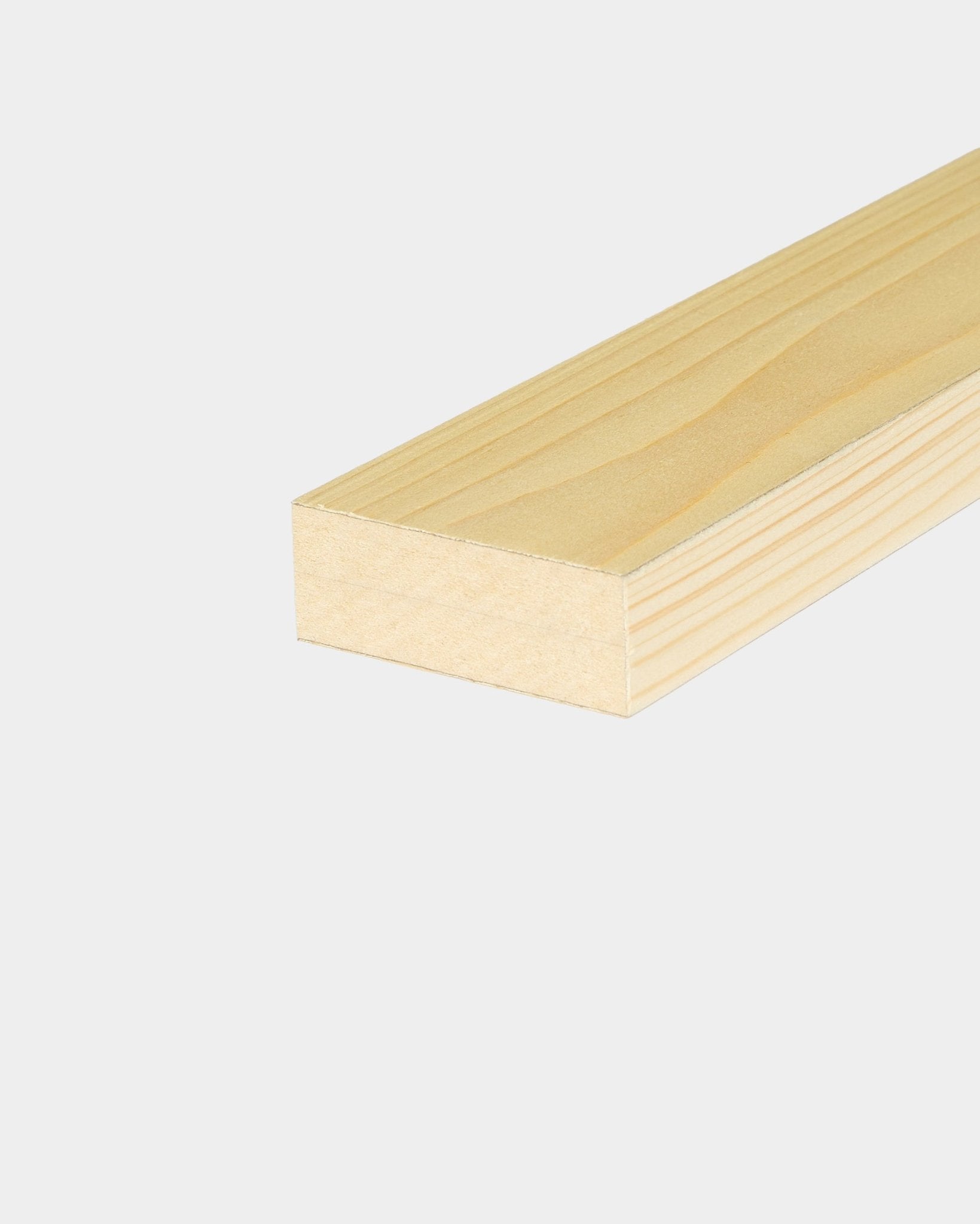 WoodUpp eindlamel / Alp, 6,7 cm: lichtgekleurde houten lat met zichtbare nerf, ontworpen voor Akupanel akoestische panelen, weergegeven op een effen witte achtergrond.
