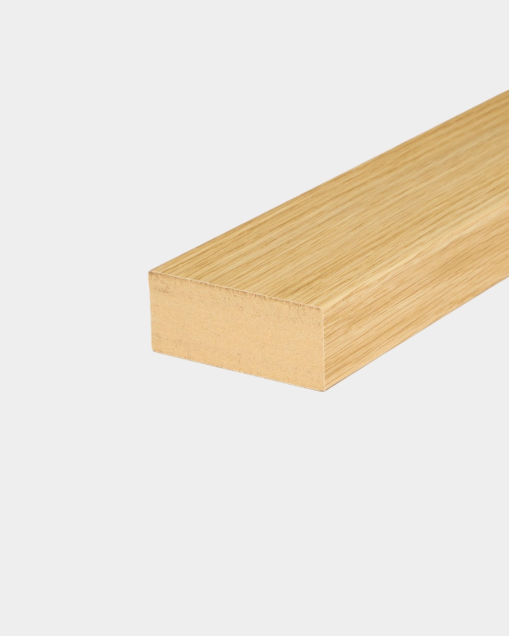 WoodUpp Southern Oak eindlamel, 6,7 cm breed, ontworpen voor installatie van Akupanel Akoestisch paneel of voor gebruik als MDF-frame op paneelwanden.