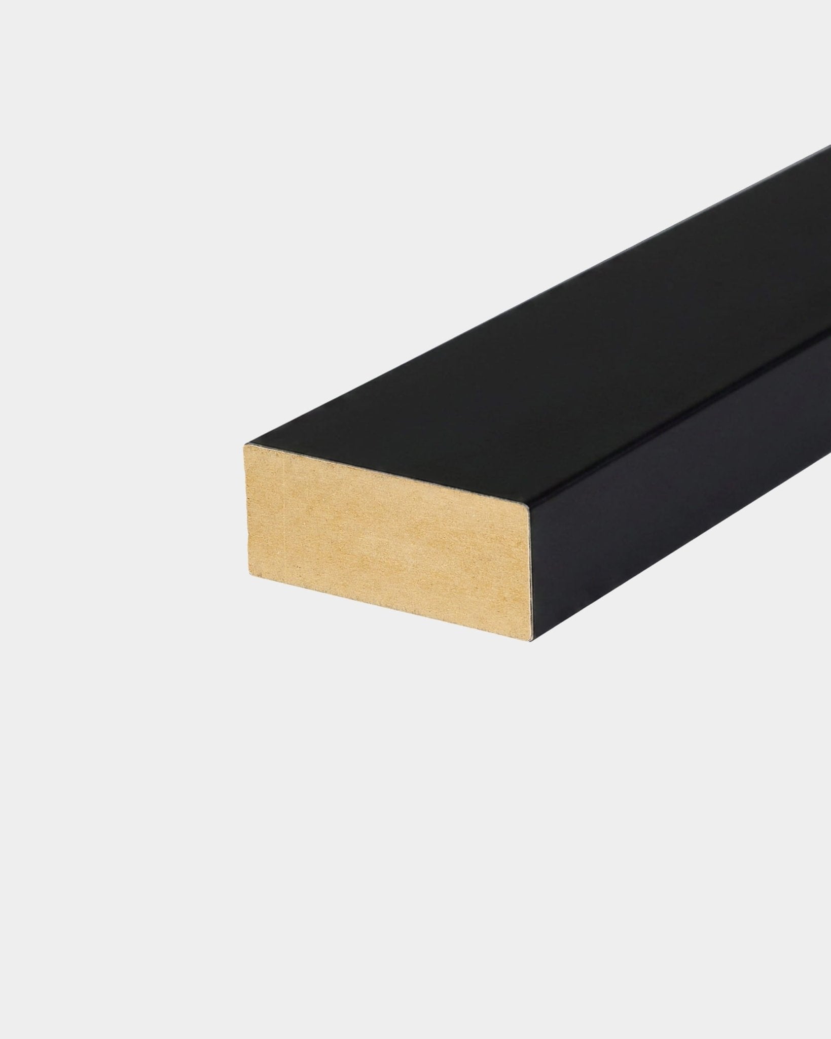 WoodUpp End Lamella, revêtement noir, 240 x 6,7 cm : panneau MDF avec finition noire sur trois côtés et extrémité en bois naturel, pour une pose sans joint des panneaux acoustiques Akupanel.