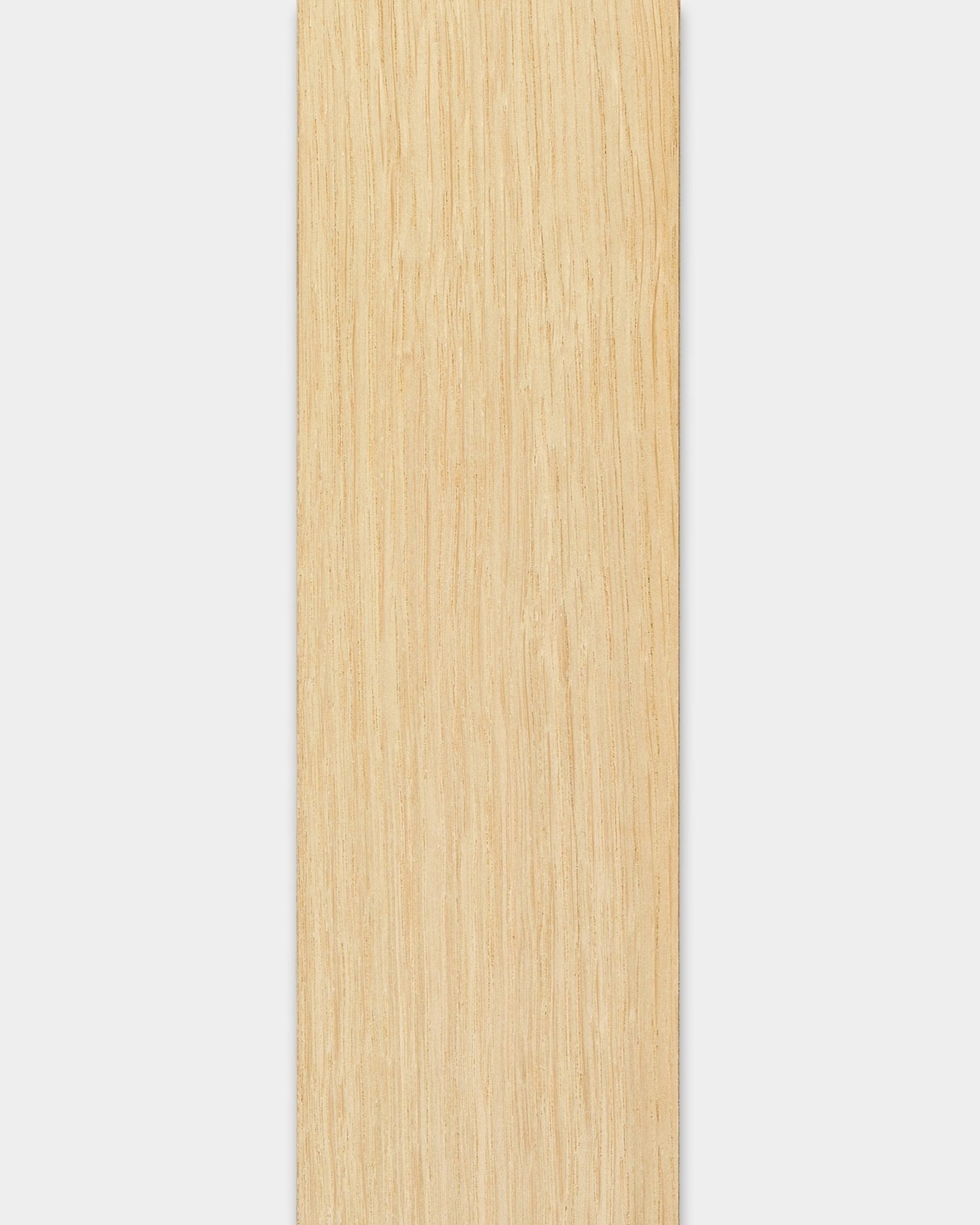 Gladde lat van licht eiken, 240 cm, ontworpen voor WoodUpp akoestische panelen; geschikt als paneelafwerking of vervangende lat voor interieurinstallaties in Nordic-stijl.