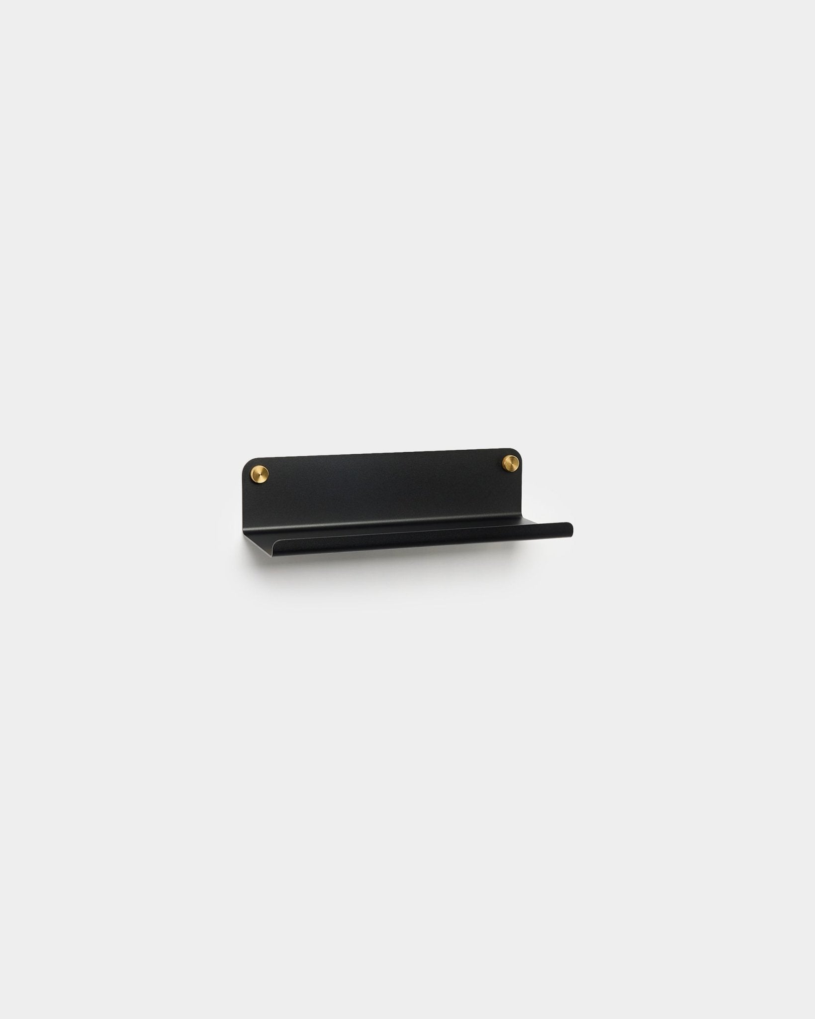 De Norr Wide Shelf in black van WoodUpp, 35,9 cm, met een minimalistisch Scandinavisch ontwerp en twee zichtbare brass schroeven tegen een effen witte achtergrond.