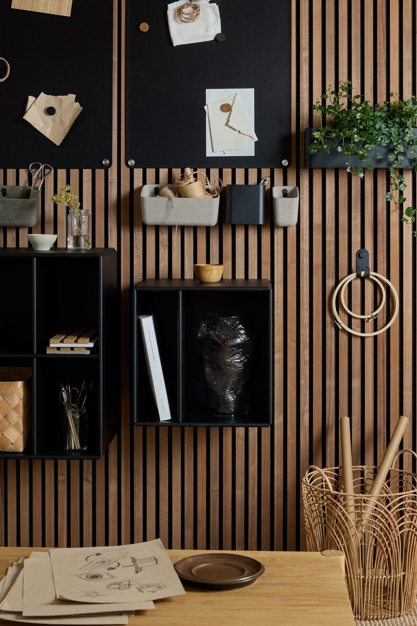 Arka | Bookcase / Black