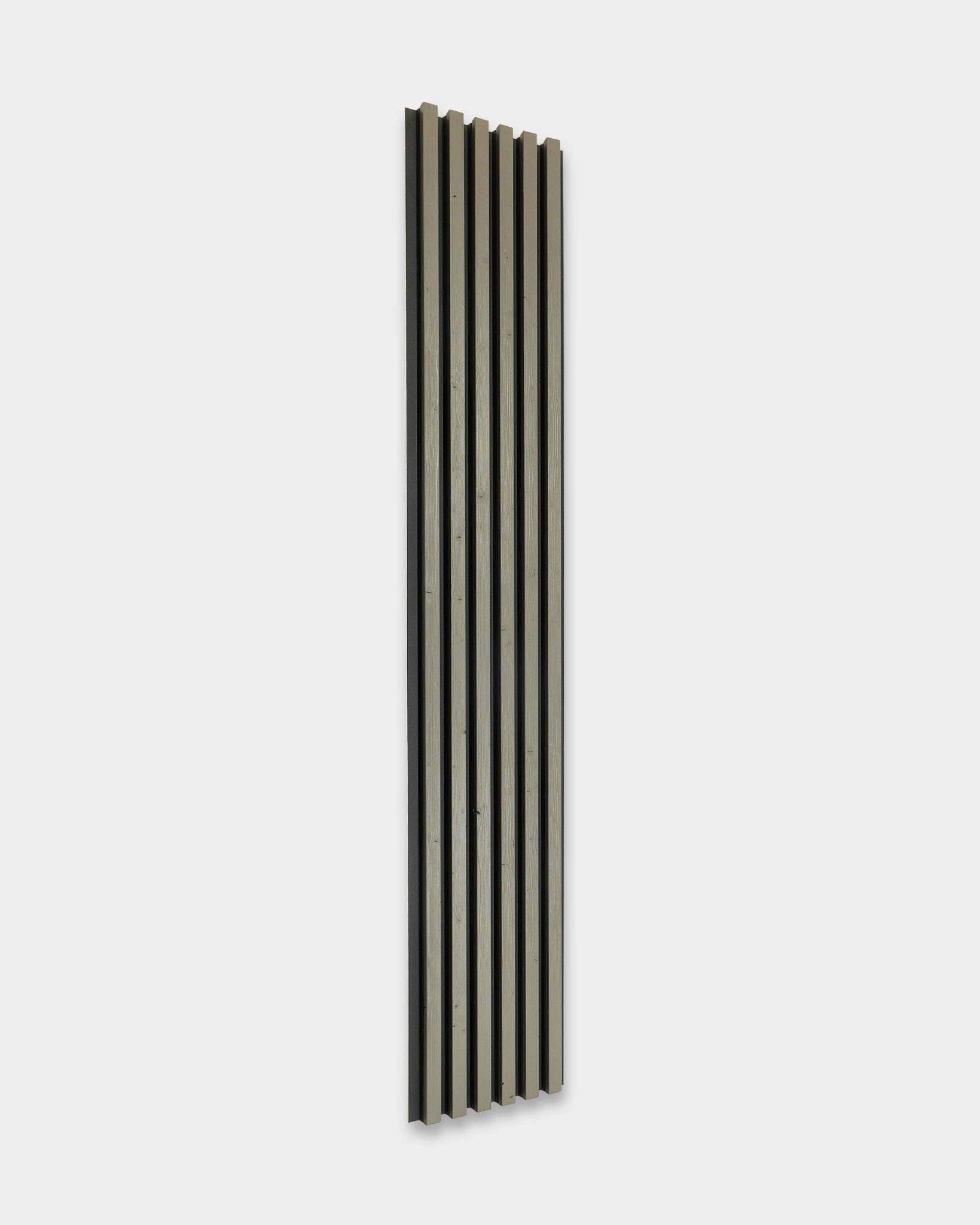 WoodUpp Aluwood gevelpaneel in grey, 240 x 45,1 cm, met afwisselende latten van thermisch behandeld Scandinavisch vuren in grey en black voor buitenmontage.