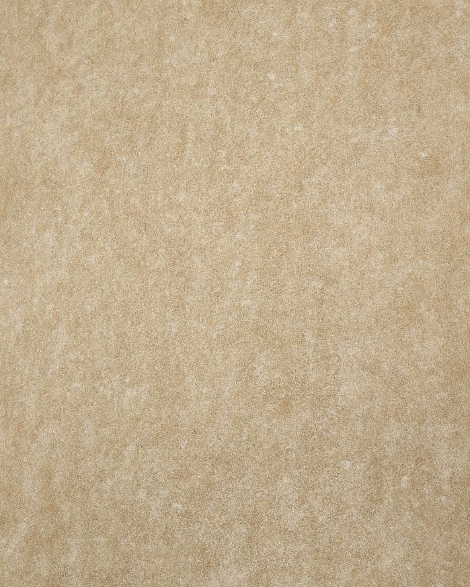 Close-up van WoodUpp akoestisch vilt in beige (240,1 x 59,8 cm), met nadruk op de subtiele textuur, geschikt voor vervanging van Akupanel of akoestische installaties.