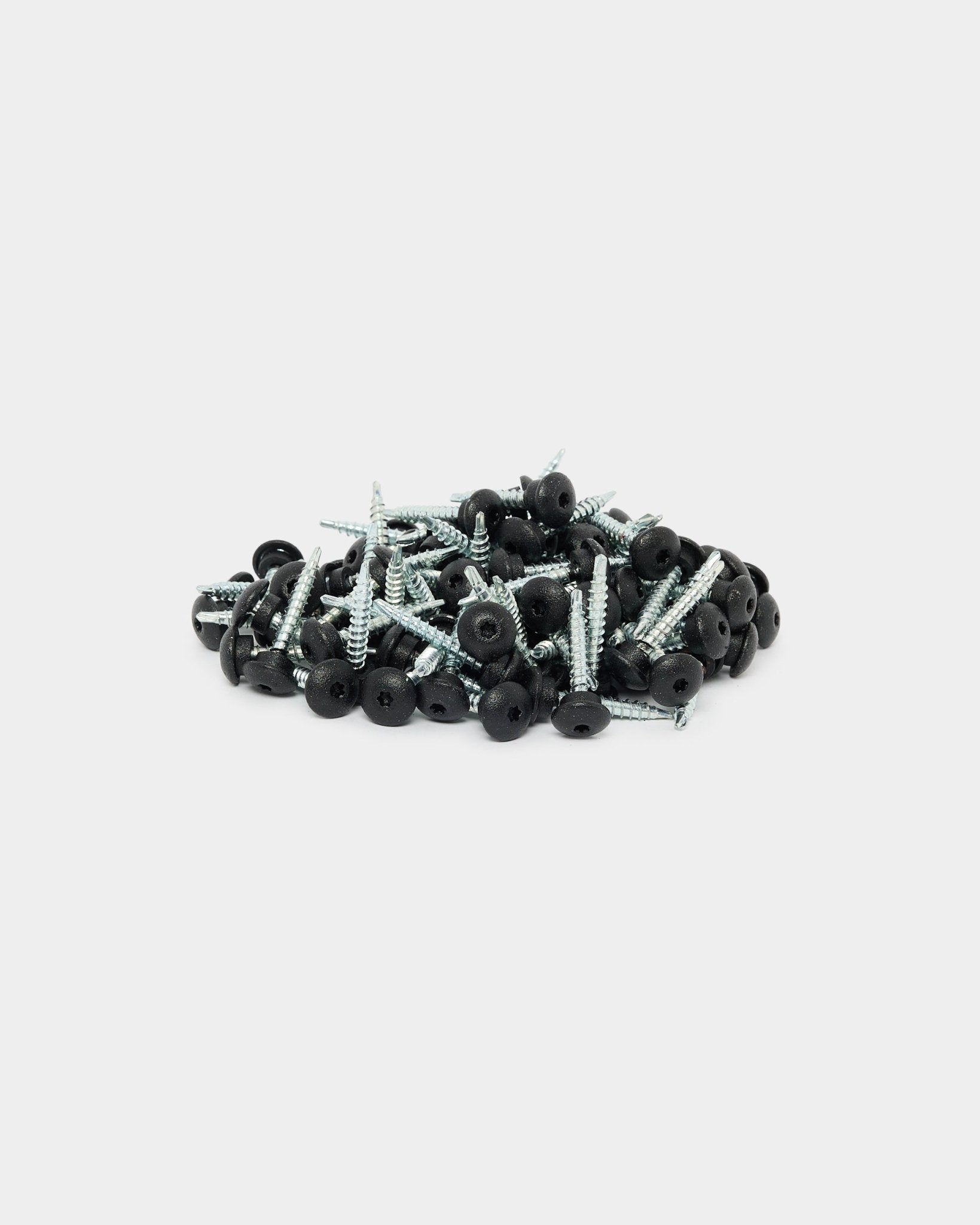 Black 4.8x35 mm WoodUpp Front Screw met Ø9.5 mm-ringen, verpakking van 100, ontworpen voor een stevige montage van Aluwood-gevelpanelen voor buiten.